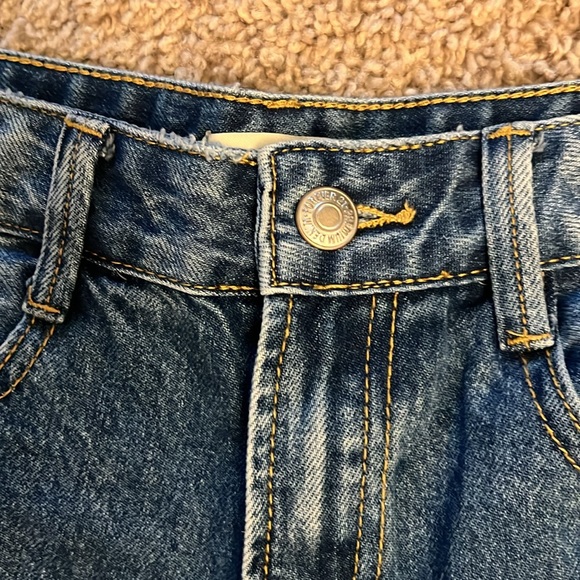 Forever, 21 women’s Jean shorts size 27 with embellishments - Picture 4 of 12